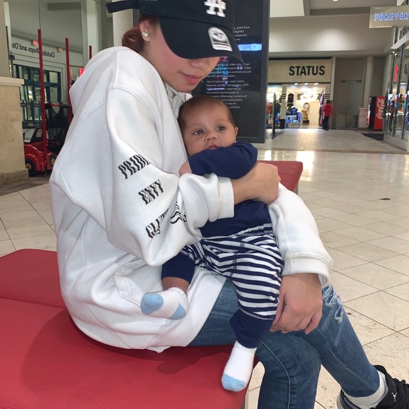 Meet your Posher, Britney - Picture 2 of 2